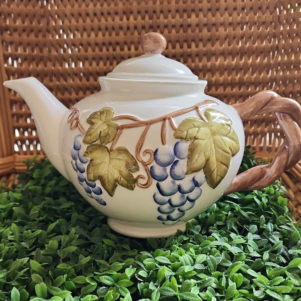 Embossed Grapes Twisted Grape Vine Handle